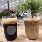 食品等級ペット コーヒー使い捨て可能なプラスチックは冷たい喫茶店によってカスタマイズされるロゴのための500mlをすくいます