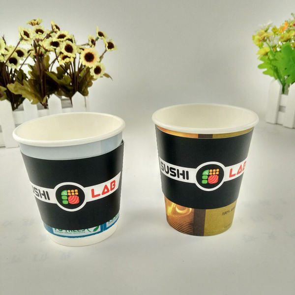 パーソナライズ可能な飲み物カップ袖 ブランドロゴと印刷されたデザインの1回用クラフト紙コーヒーティーホルダー